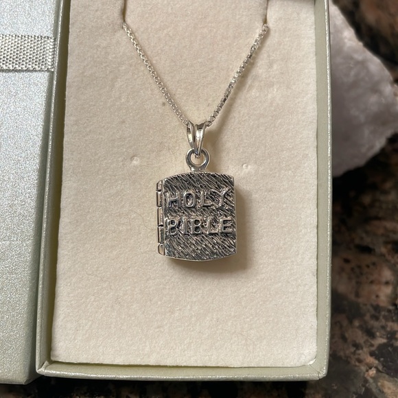 Sterling Silver Locket Bible Pendant. Holy Bible Front Cross Back. 118.00 NWT - Picture 8 of 8